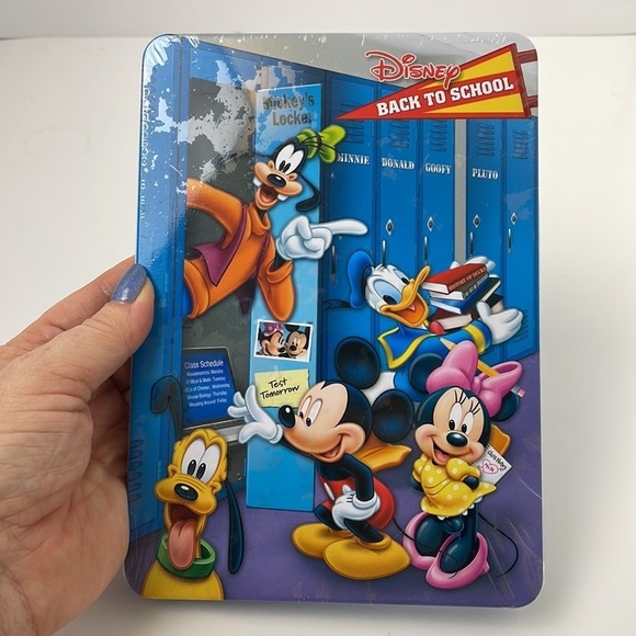 NEW! Mickey Minnie & Friends Back To School Set - Picture 5 of 6